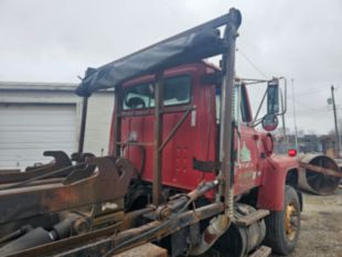 1995 Ford LT9000 Roll-Off Truck