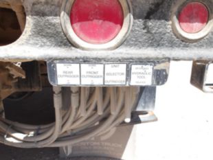 2011 Int'l 4300 Diesel Terex Commander 4047 Digger Derrick Truck