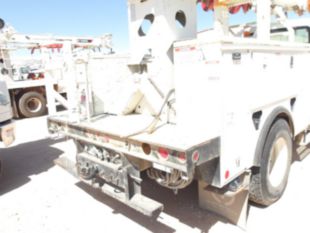 2011 Int'l 4300 Diesel Terex Commander 4047 Digger Derrick Truck