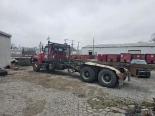 1995 Ford LT9000 Roll-Off Truck