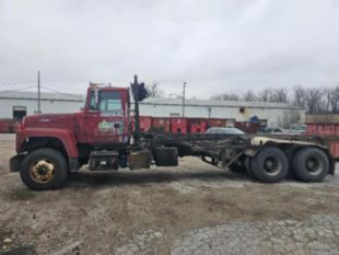 1995 Ford LT9000 Roll-Off Truck