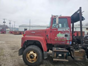 1995 Ford LT9000 Roll-Off Truck