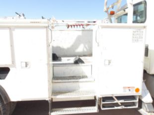 2011 Int'l 4300 Diesel Terex Commander 4047 Digger Derrick Truck