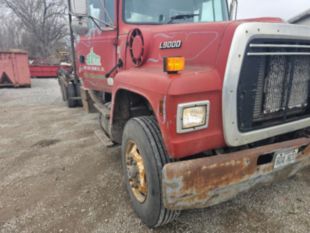 1995 Ford LT9000 Roll-Off Truck