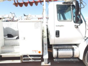 2011 Int'l 4300 Diesel Terex Commander 4047 Digger Derrick Truck