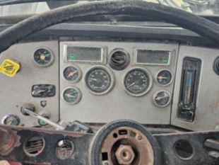 1995 Ford LT9000 Roll-Off Truck