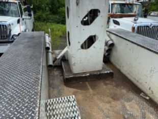 2016 Int'l 7300 Diesel 4x4 Terex Commander 4047 Digger Derrick Truck