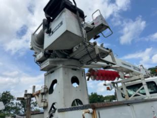 2016 Int'l 7300 Diesel 4x4 Terex Commander 4047 Digger Derrick Truck