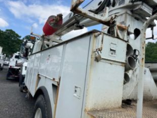 2016 Int'l 7300 Diesel 4x4 Terex Commander 4047 Digger Derrick Truck