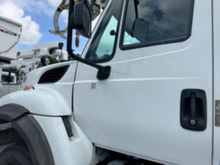 2016 Int'l 7300 Diesel 4x4 Terex Commander 4047 Digger Derrick Truck