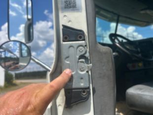 2016 Mack CHU613 Tandem Axle Day Cab