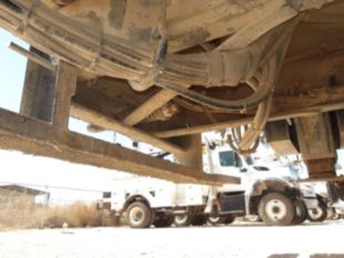 2011 Int'l 4300 Diesel Terex Commander 4047 Digger Derrick Truck