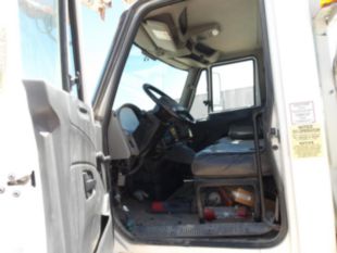 2011 Int'l 4300 Diesel Terex Commander 4047 Digger Derrick Truck