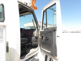 2011 Int'l 4300 Diesel Terex Commander 4047 Digger Derrick Truck