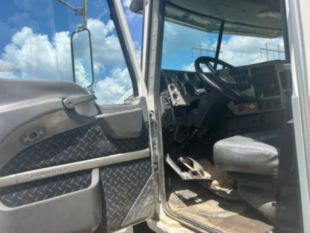 2016 Mack CHU613 Tandem Axle Day Cab