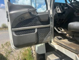 2016 Mack CHU613 Tandem Axle Day Cab