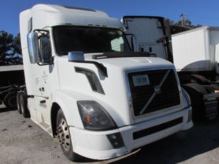 2015 Volvo VNL670 Sleeper Truck