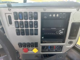 2016 Mack CHU613 Tandem Axle Day Cab