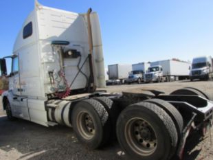 2015 Volvo VNL670 Sleeper Truck