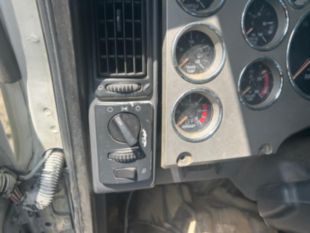 2016 Mack CHU613 Tandem Axle Day Cab