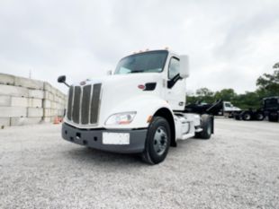 2022 Peterbilt 579 4x2 Daycab Tractor