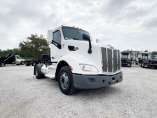 2022 Peterbilt 579 4x2 Daycab Tractor