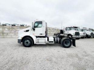 2022 Peterbilt 579 4x2 Daycab Tractor