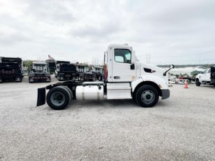 2022 Peterbilt 579 4x2 Daycab Tractor