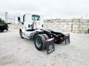 2022 Peterbilt 579 4x2 Daycab Tractor