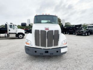 2022 Peterbilt 579 4x2 Daycab Tractor