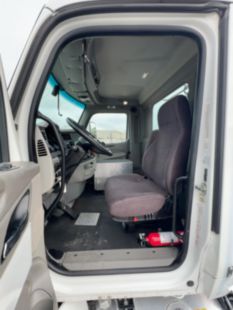 2022 Peterbilt 579 4x2 Daycab Tractor