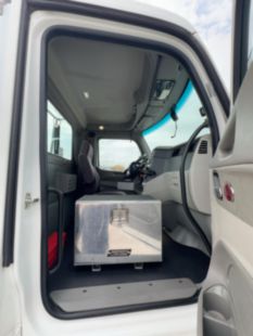 2022 Peterbilt 579 4x2 Daycab Tractor