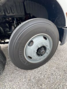 2022 Peterbilt 579 4x2 Daycab Tractor