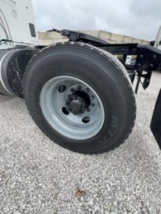 2022 Peterbilt 579 4x2 Daycab Tractor