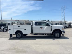 2025 Ford F350 4x4 Service Truck