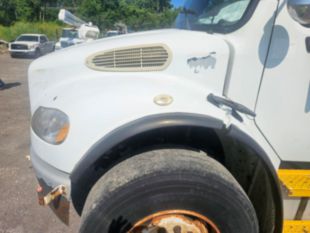 2010 Freightliner Diesel 4x2 Altec Material Handler Bucket Truck