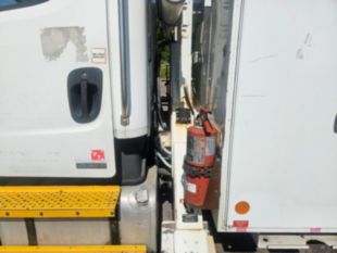 2010 Freightliner Diesel 4x2 Altec Material Handler Bucket Truck