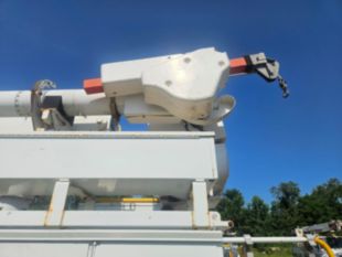 2010 Freightliner Diesel 4x2 Altec Material Handler Bucket Truck