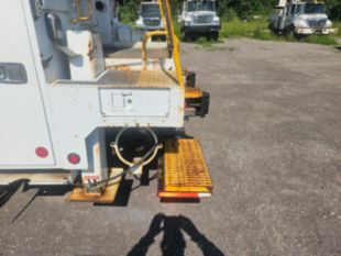 2010 Freightliner Diesel 4x2 Altec Material Handler Bucket Truck