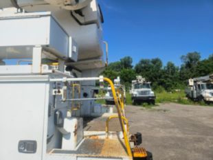 2010 Freightliner Diesel 4x2 Altec Material Handler Bucket Truck