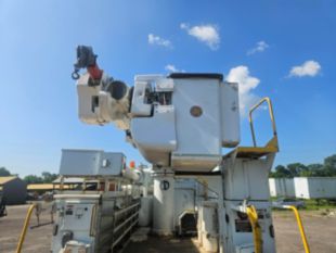 2010 Freightliner Diesel 4x2 Altec Material Handler Bucket Truck