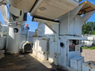 2010 Freightliner Diesel 4x2 Altec Material Handler Bucket Truck