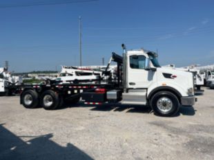 2025 Peterbilt 567 6x4 Galbreath U5-OR-174 Roll-Off Truck