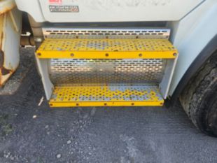 2010 Freightliner Diesel 4x2 Altec Material Handler Bucket Truck