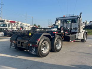 2025 Peterbilt 567 6x4 Galbreath U5-EX-174HD Roll-Off Truck