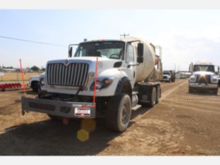 2011 Int'l 7600 6x4 McNeilus Concrete Mixer Truck