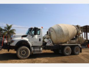 2011 Int'l 7600 6x4 McNeilus Concrete Mixer Truck