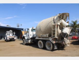 2011 Int'l 7600 6x4 McNeilus Concrete Mixer Truck