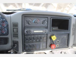 2011 Int'l 7600 6x4 McNeilus Concrete Mixer Truck
