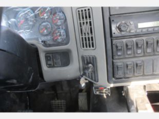 2011 Int'l 7600 6x4 McNeilus Concrete Mixer Truck